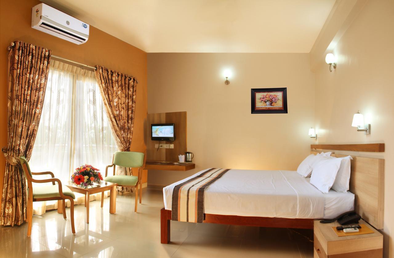 Hotel Polariz Parassinikkadavu Room photo