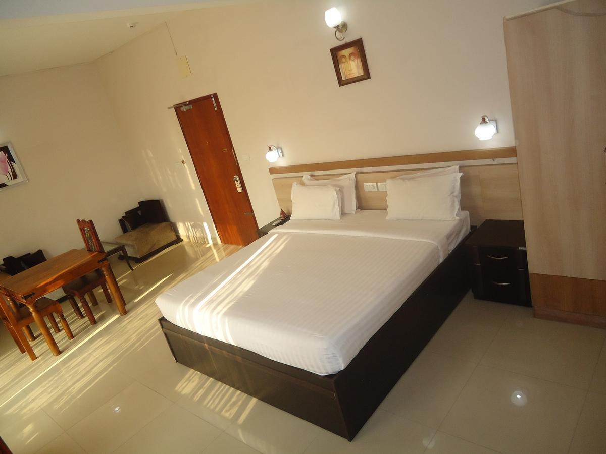 Hotel Polariz Parassinikkadavu Room photo