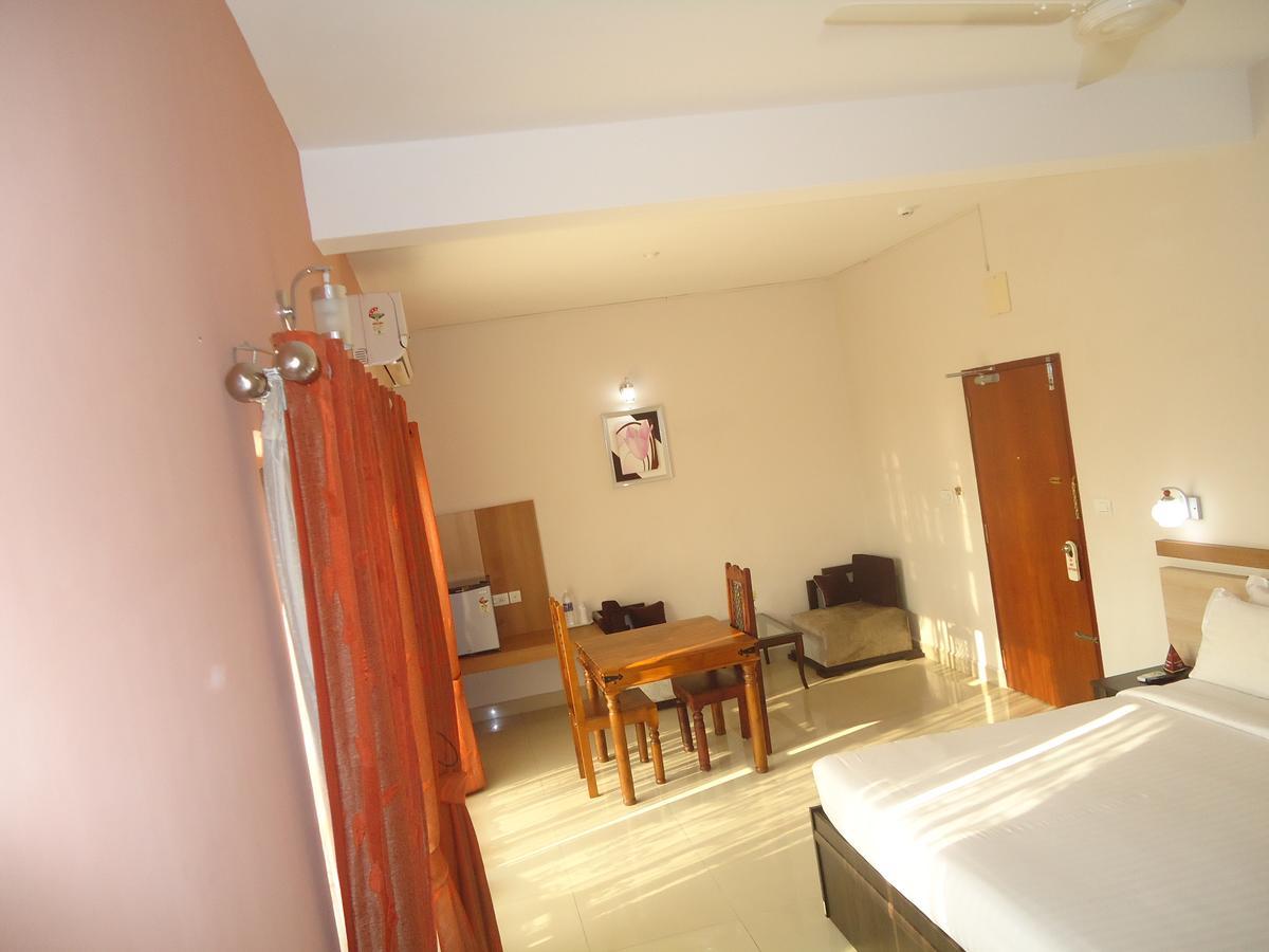 Hotel Polariz Parassinikkadavu Room photo